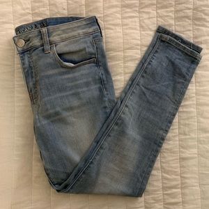 AEO light wash jegging skinny jeans